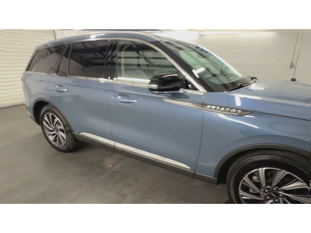 Used 2026 Lincoln Aviator 2WD image 2