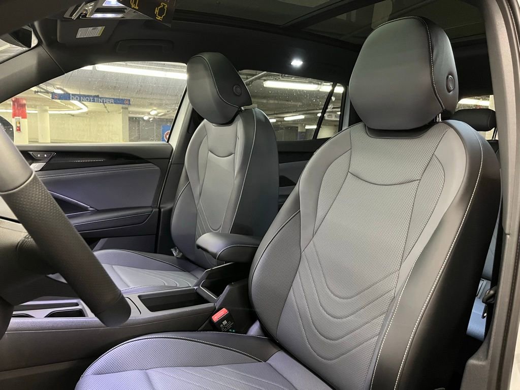 New 2025 Volkswagen Tiguan SE R-Line image 21