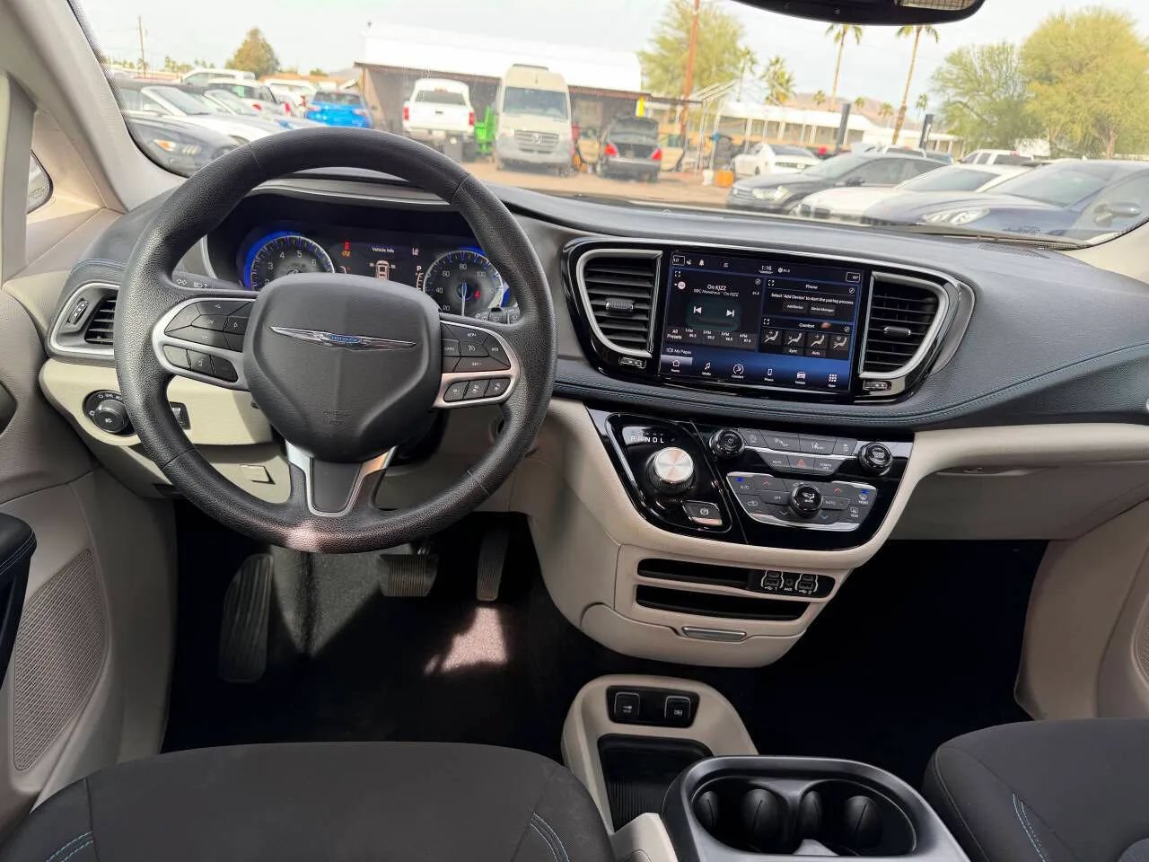 Used 2021 Chrysler Pacifica Touring FWD image 21