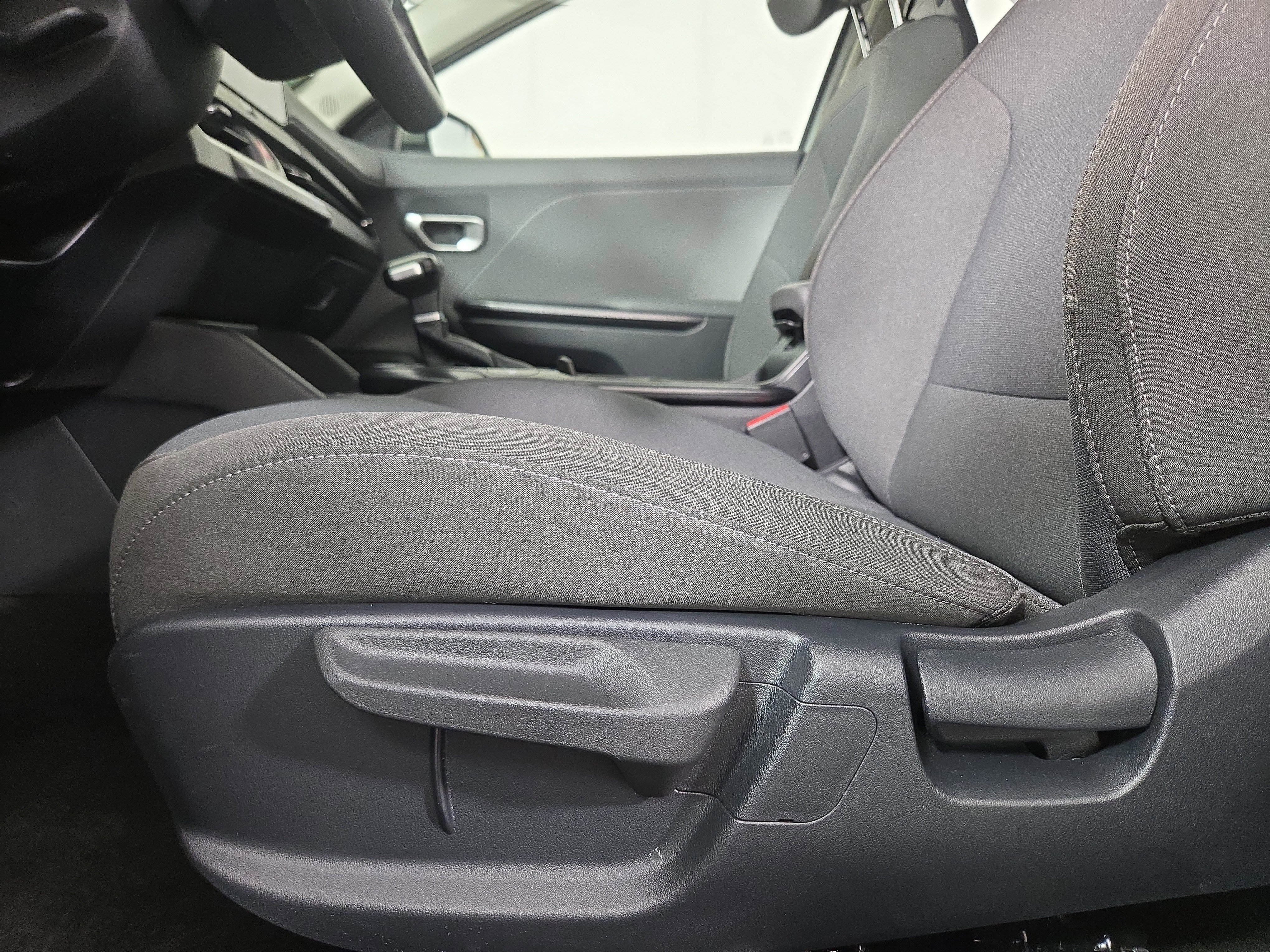 Used 2025 Kia K4 LXS image 29