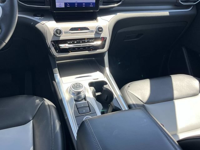 Used 2023 Ford Explorer XLT w/ Equipment Group 202A AWD/4WD image 22