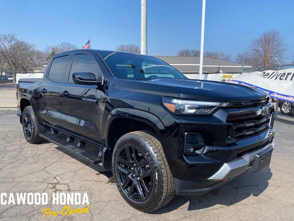 Used 2024 Chevrolet Colorado Z71 w/ Z71 Convenience Package 2