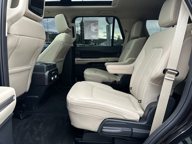 Used 2024 Ford Expedition Platinum image 18