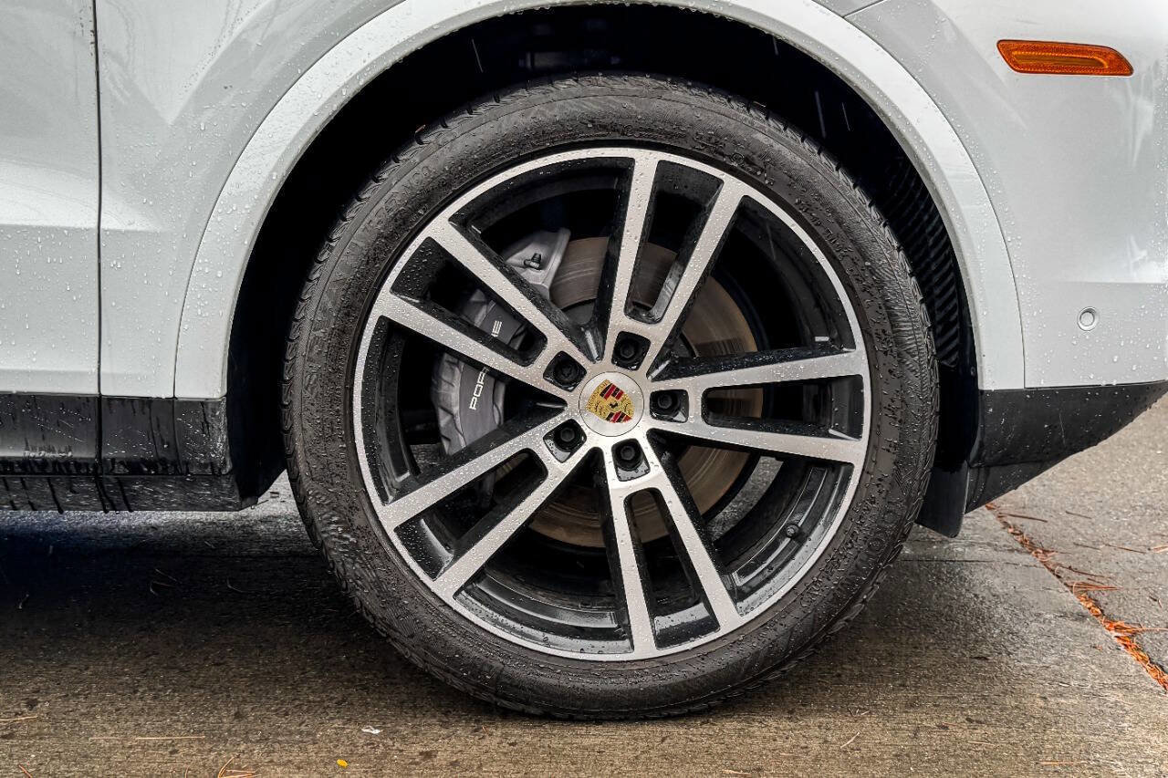 Used 2024 Porsche Cayenne Coupe image 8