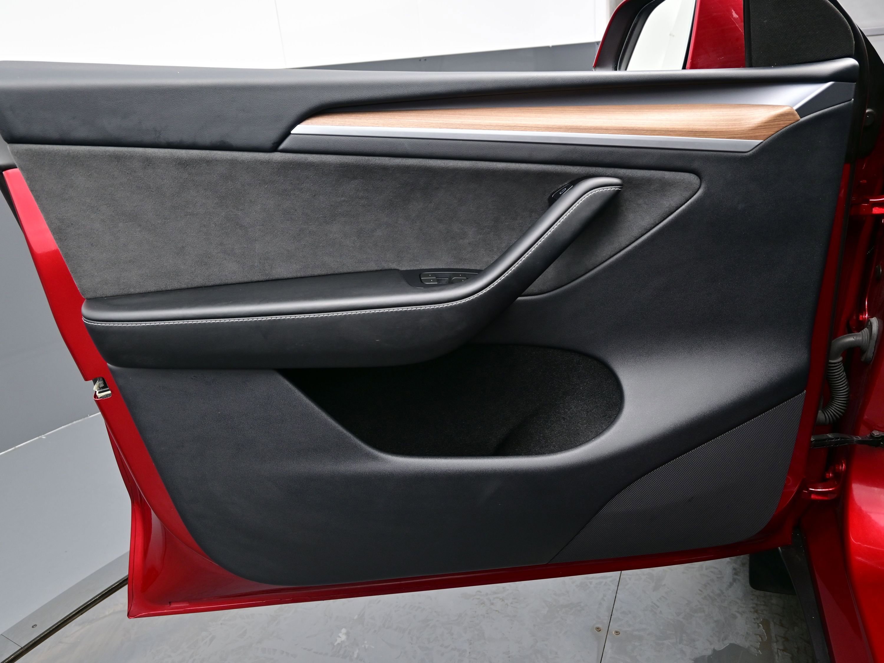 Used 2024 Tesla Model Y Long Range image 9