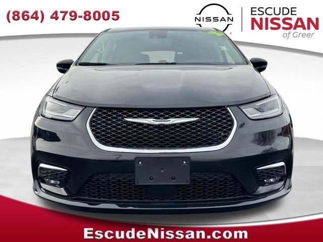 Used 2024 Chrysler Pacifica Touring-L image 9