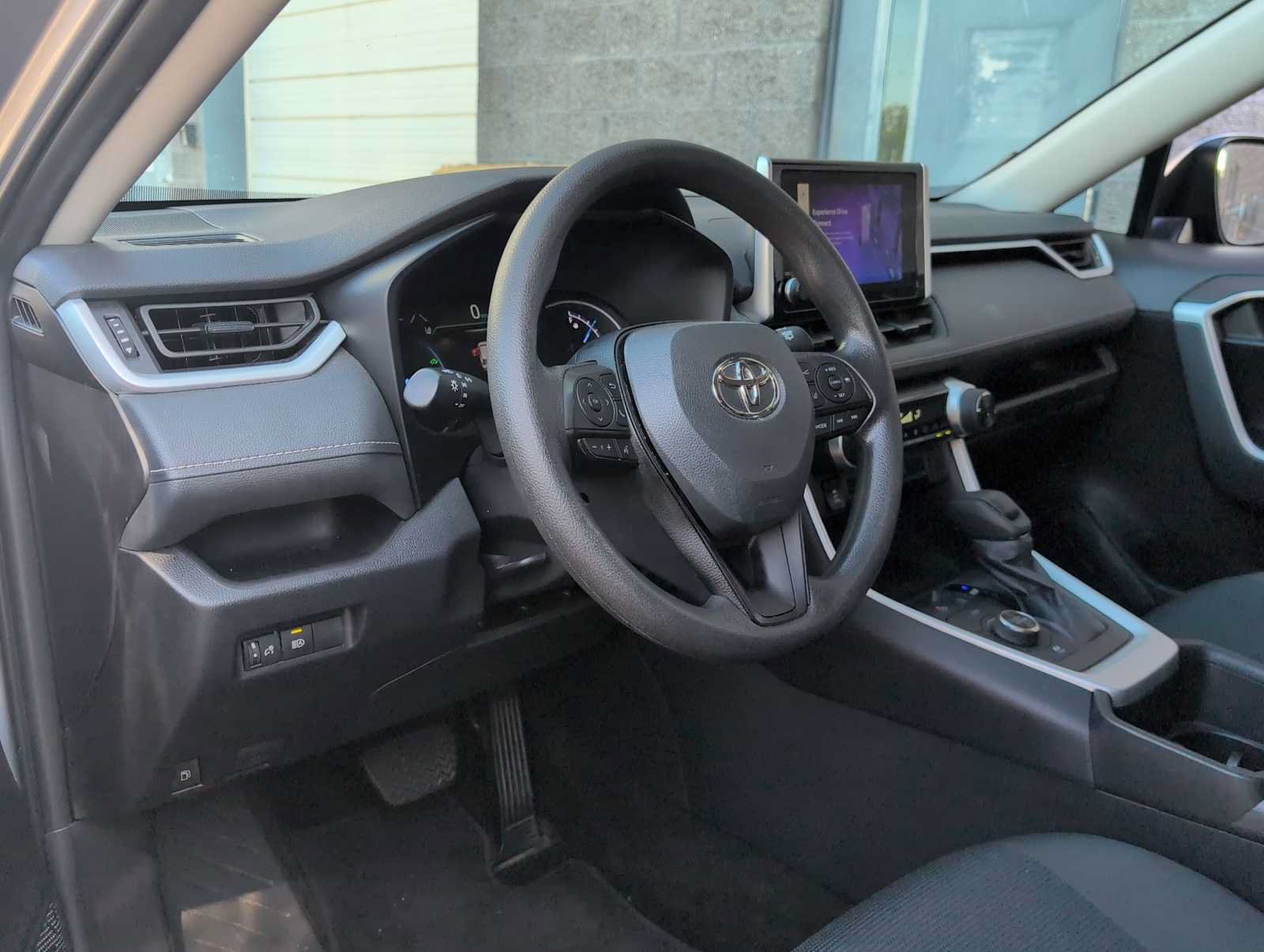Used 2024 Toyota RAV4 LE AWD/4WD image 10