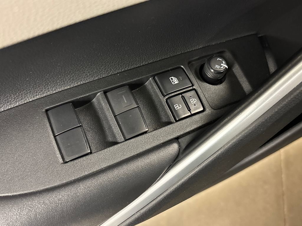 Used 2022 Toyota Corolla Cross LE image 23