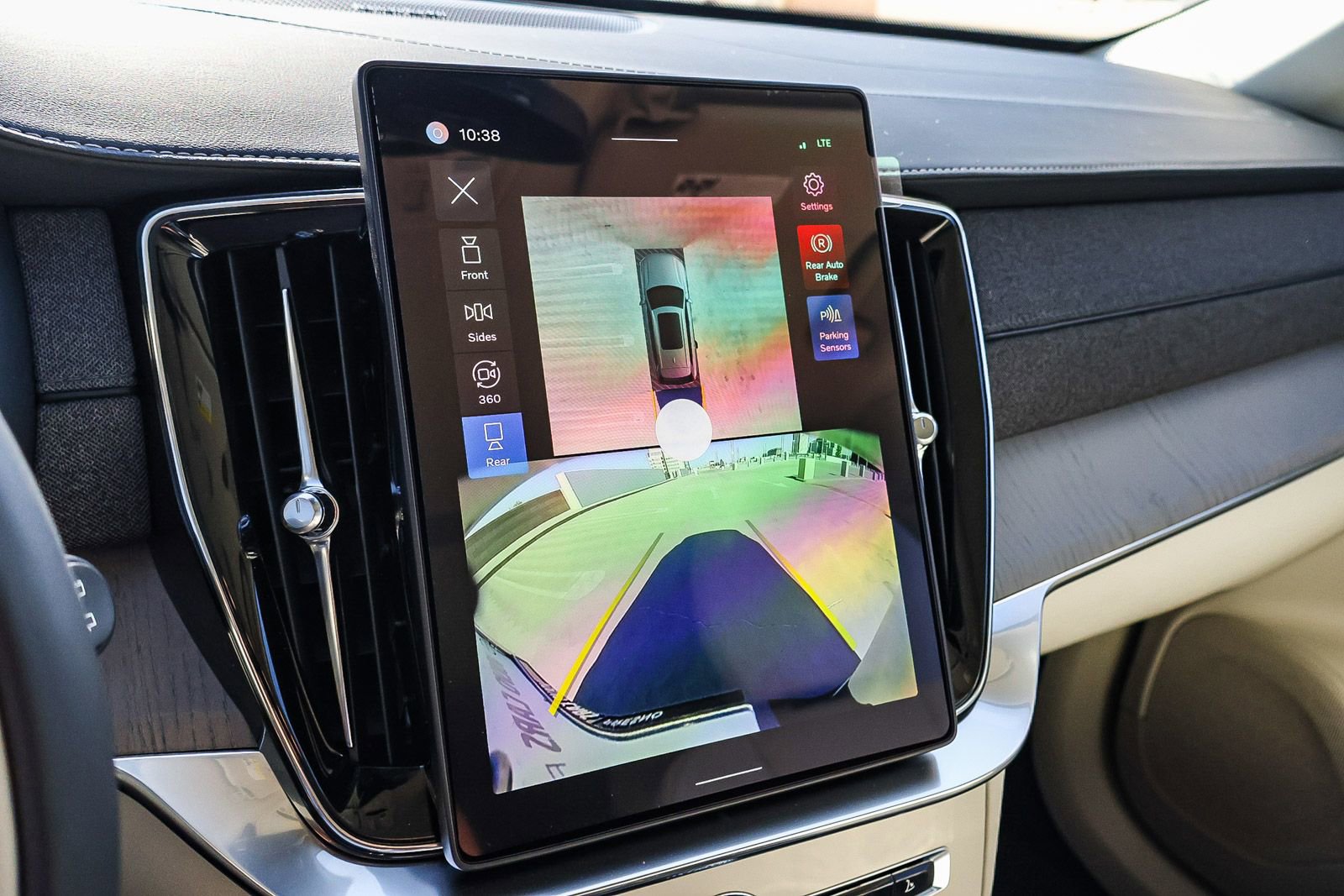 New 2026 Volvo XC90 B6 Ultra w/ Protection Package image 36