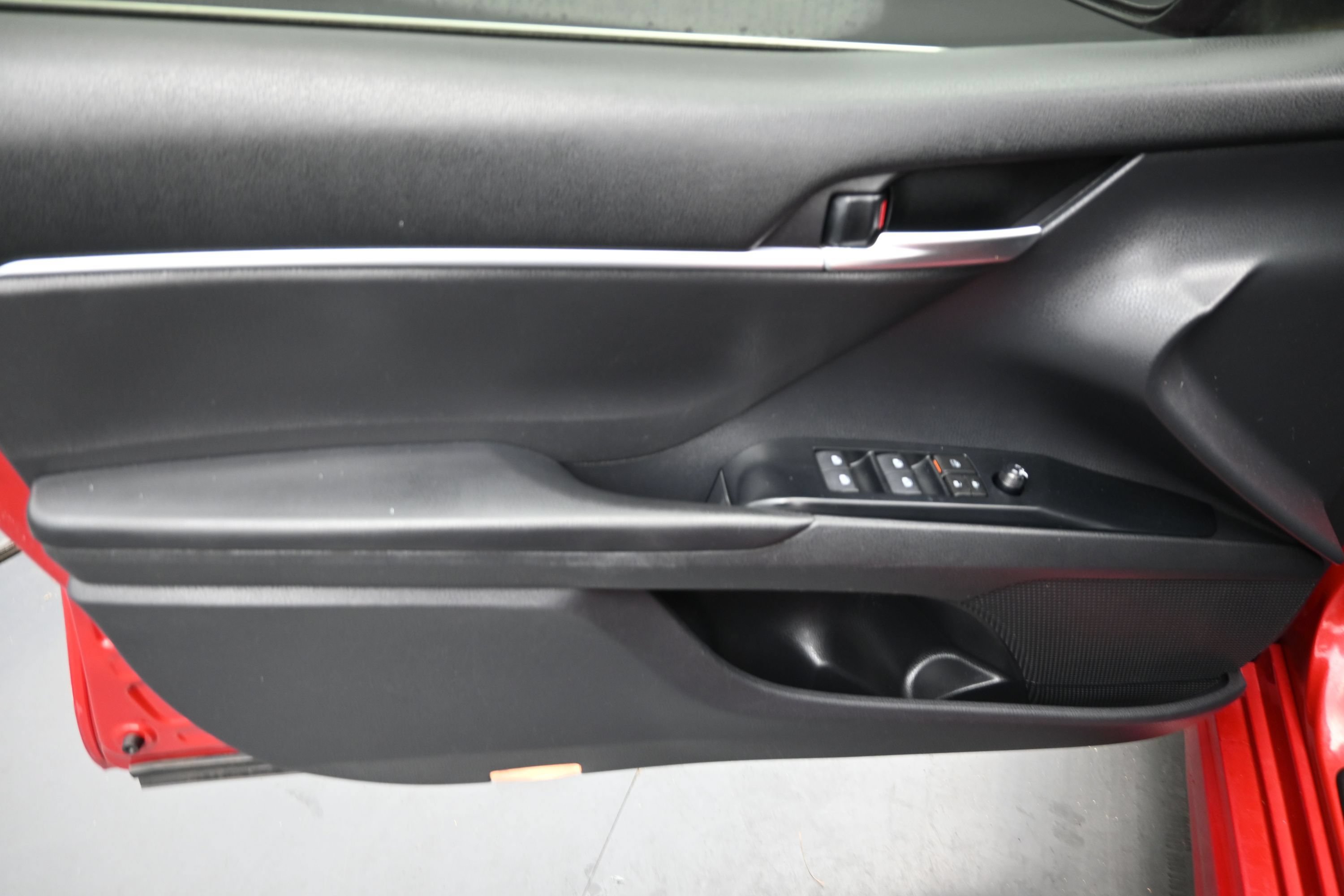 Used 2019 Toyota Camry SE w/ Convenience Package FWD image 10