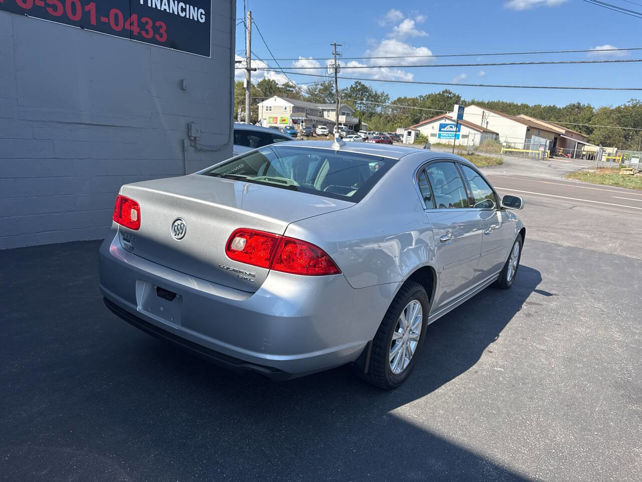 Used 2011 Buick Lucerne CXL FWD image 8