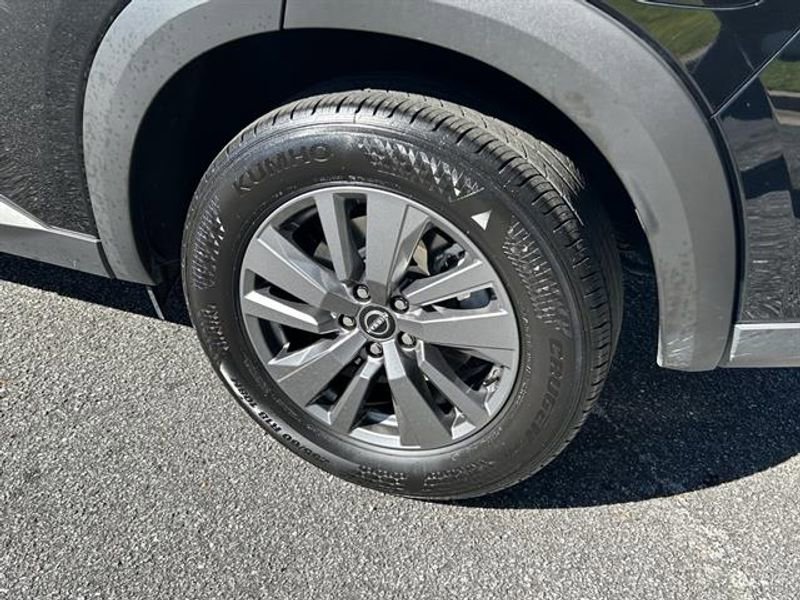 Used 2025 Nissan Pathfinder SV image 23