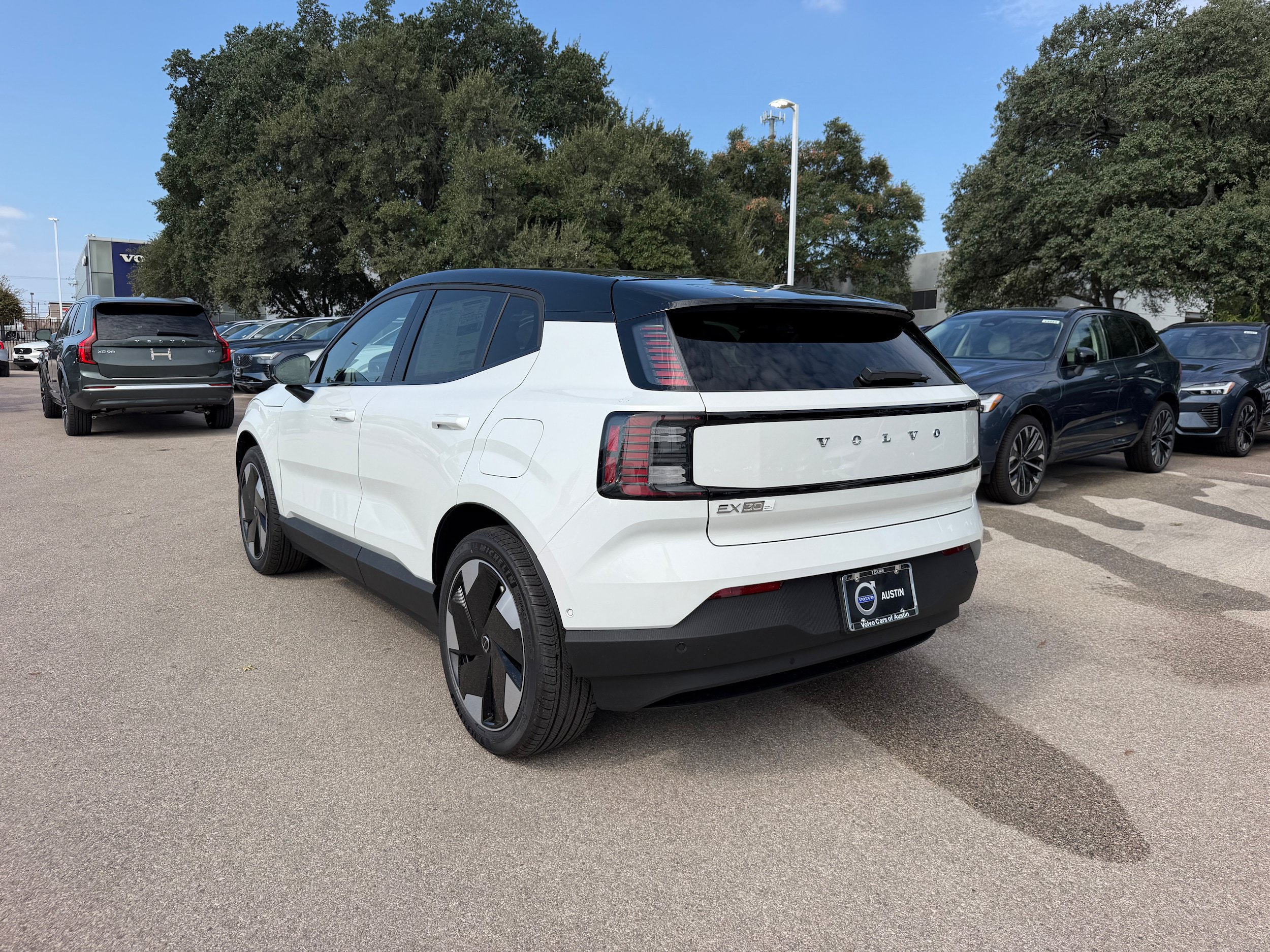 New 2026 Volvo EX30 Ultra w/ Protection Package Premier AWD/4WD image 4