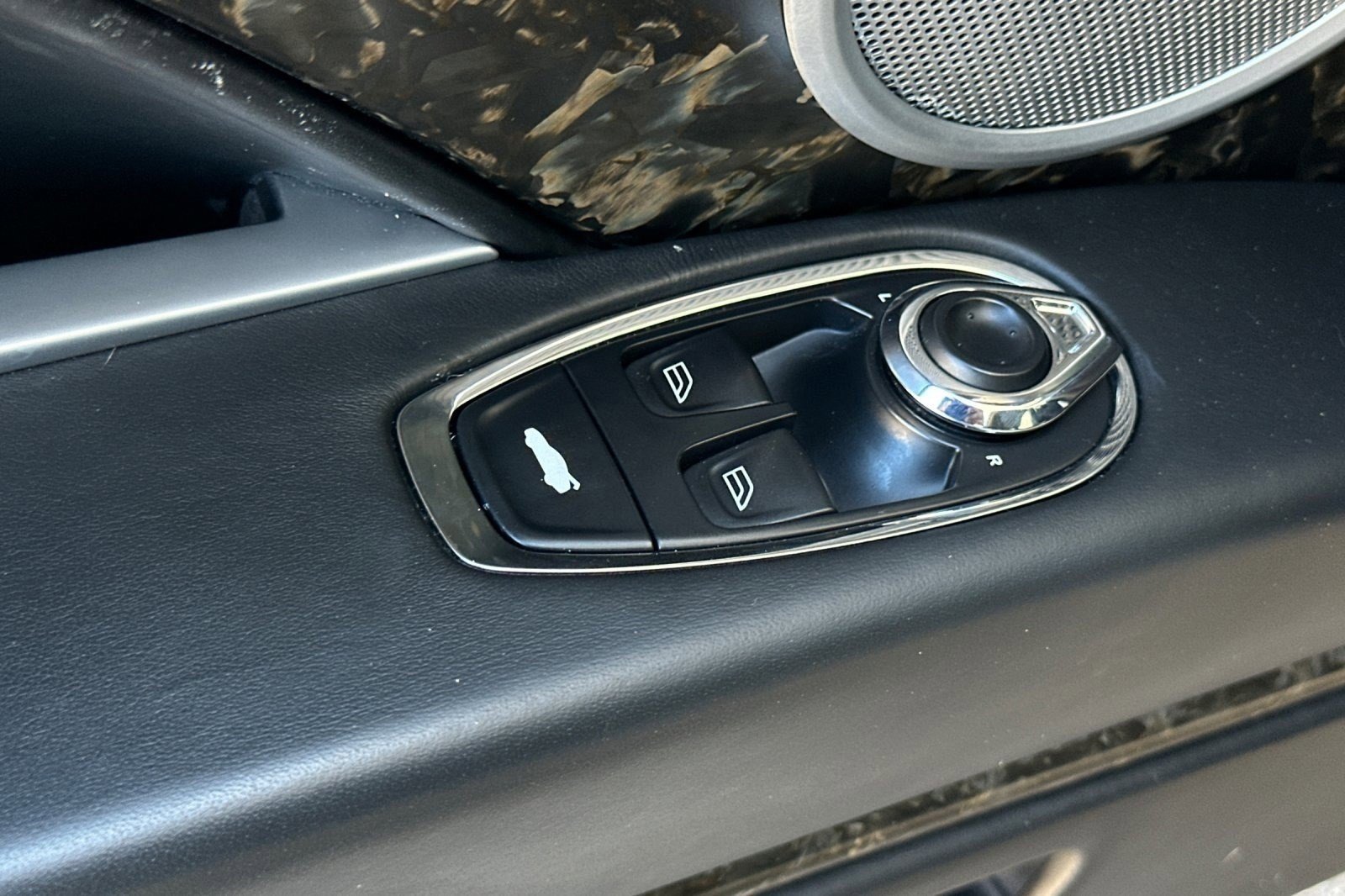 Used 2018 Aston Martin DB11 V12 image 13