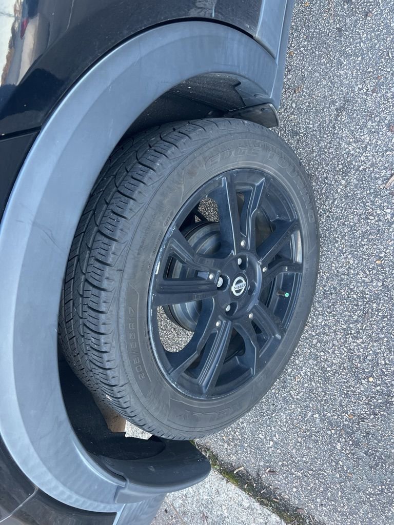 Used 2019 Nissan Kicks SR w/ SR Premium Package image 12