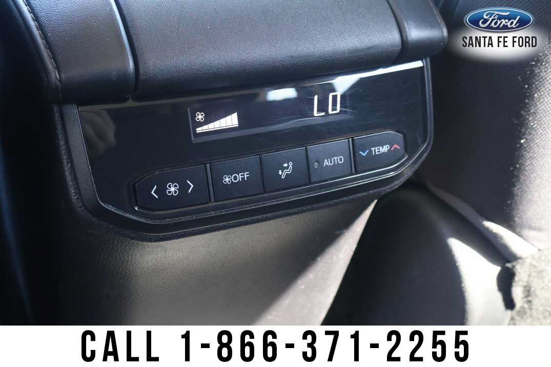 Used 2023 Toyota Highlander LE AWD/4WD image 21