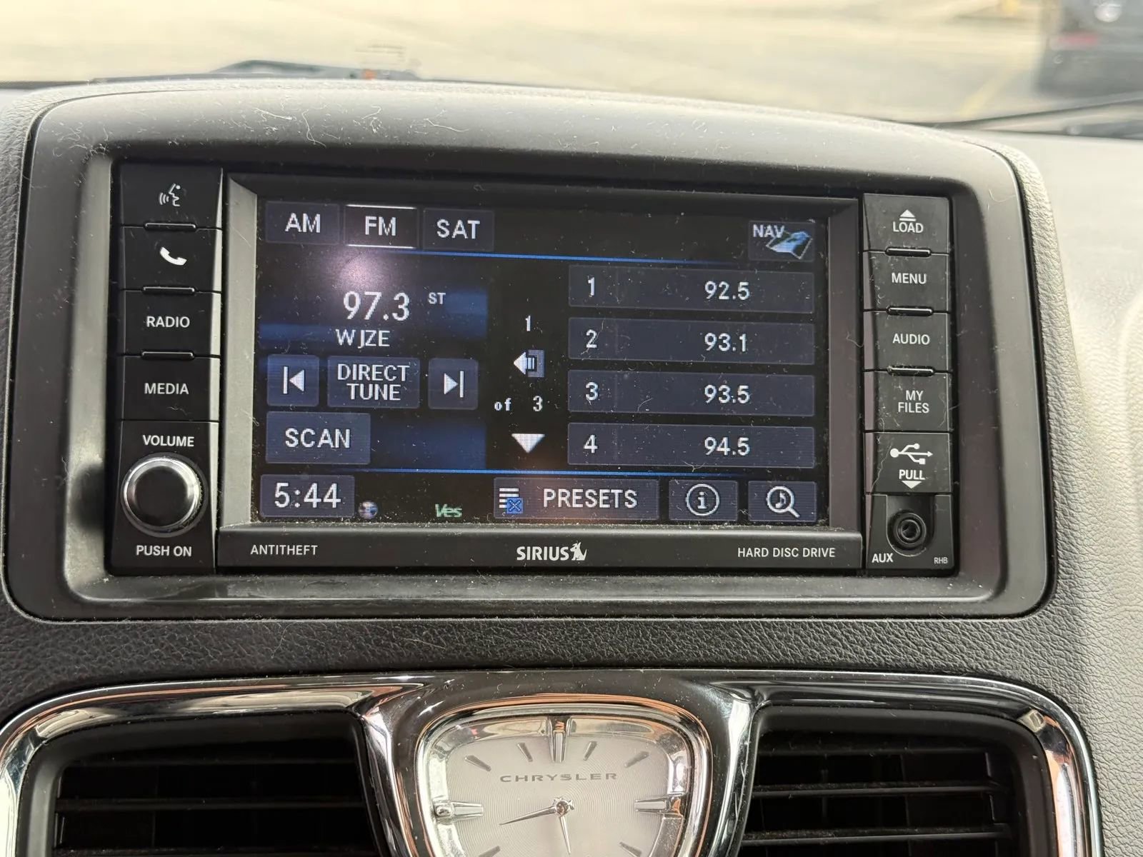 Used 2014 Chrysler Town & Country Limited image 24