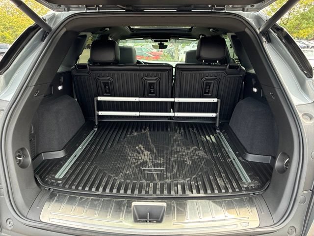 Certified 2025 Cadillac XT5 Premium Luxury w/ Technology Package AWD/4WD image 7