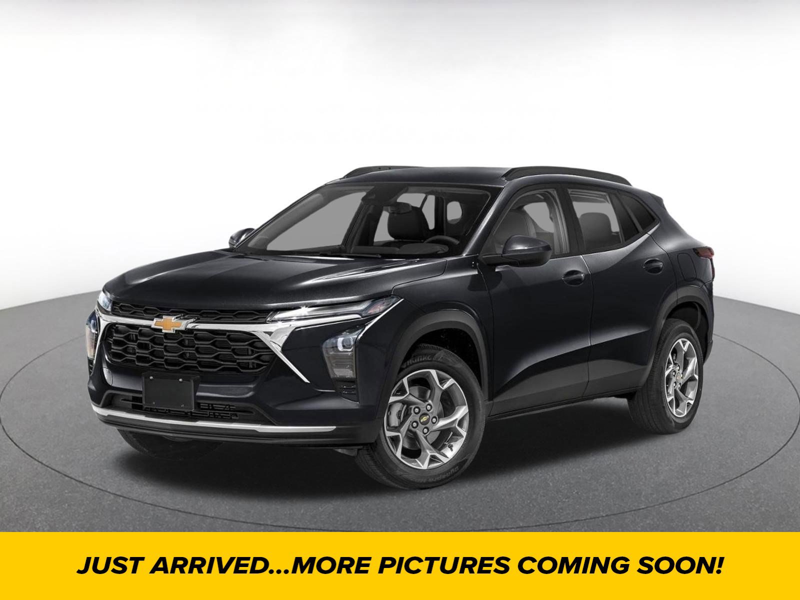 Used 2025 Chevrolet Trax LT FWD image 1