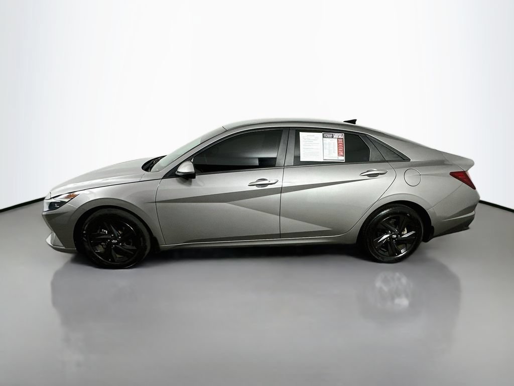 Used 2023 Hyundai Elantra SEL FWD image 5