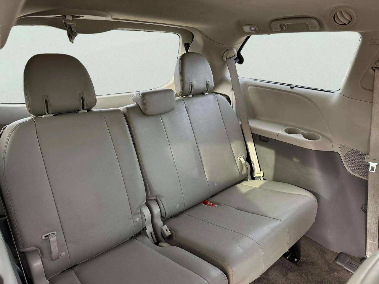Used 2018 Toyota Sienna XLE w/ XLE Navigation Package FWD image 14