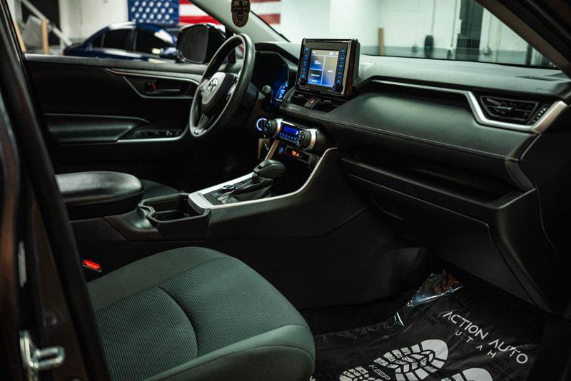 Used 2021 Toyota RAV4 LE image 13