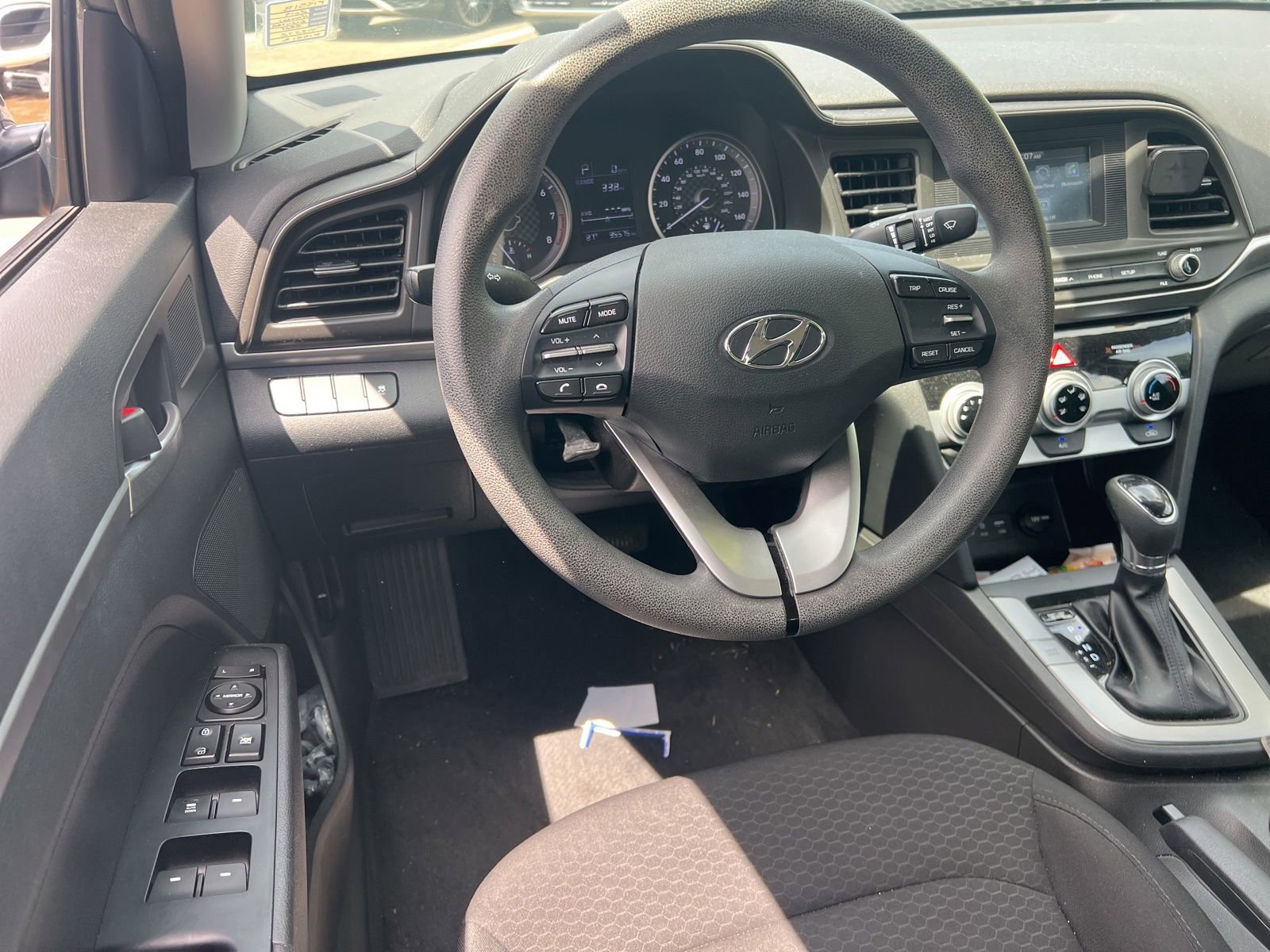 Used 2019 Hyundai Elantra SE w/ Cargo Package FWD image 11