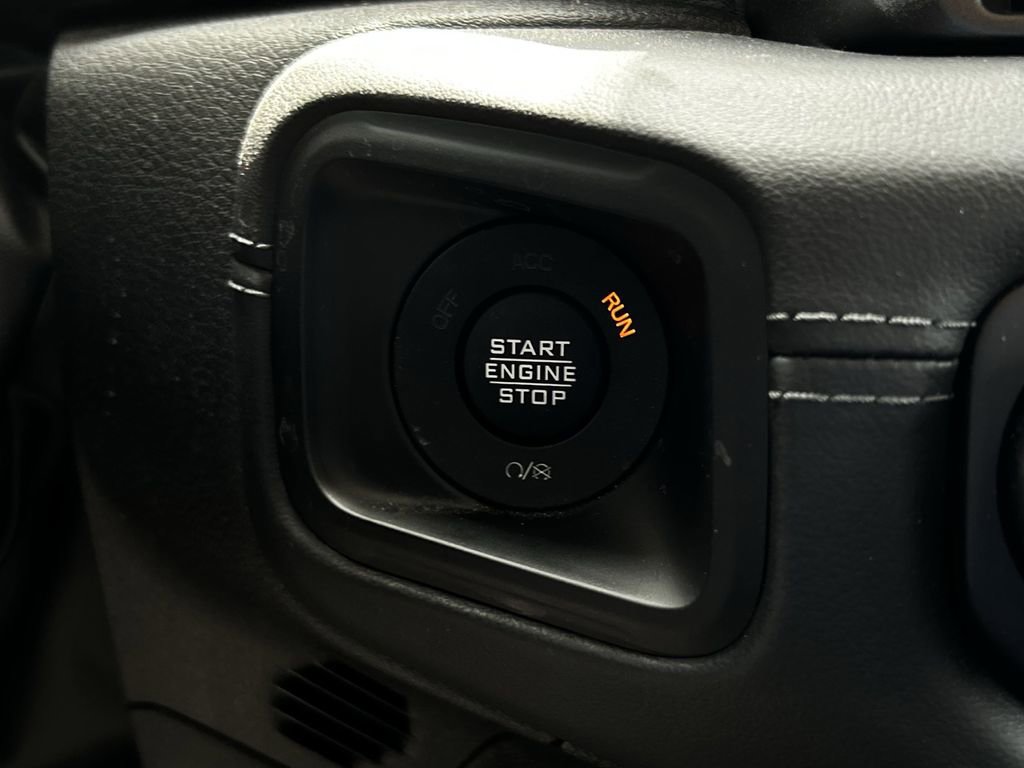 Used 2025 Jeep Gladiator Sport AWD/4WD image 23