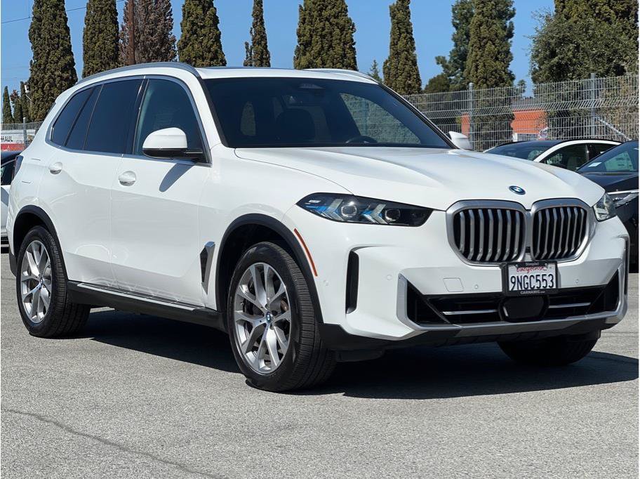 Used 2025 BMW X5 xDrive50e AWD/4WD image 3