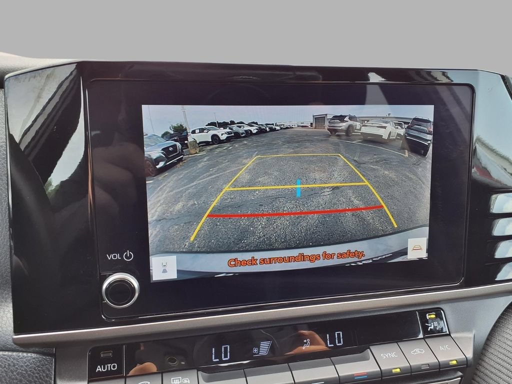Used 2025 Toyota Camry SE FWD image 6