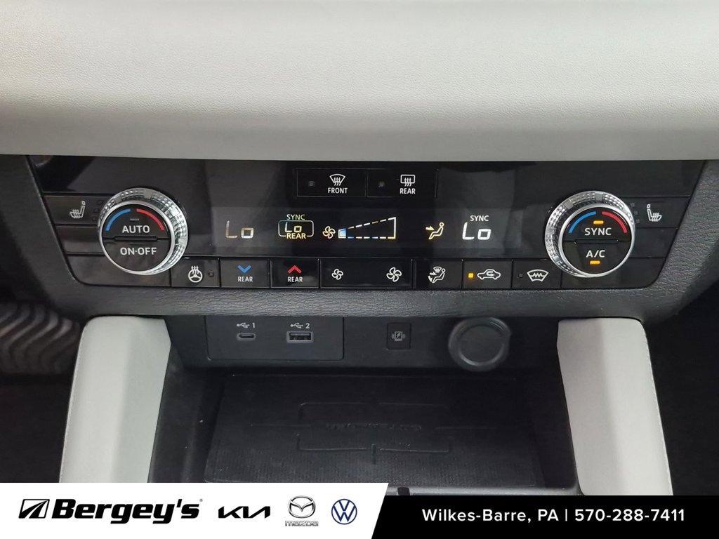Used 2023 Mitsubishi Outlander SEL AWD/4WD image 28