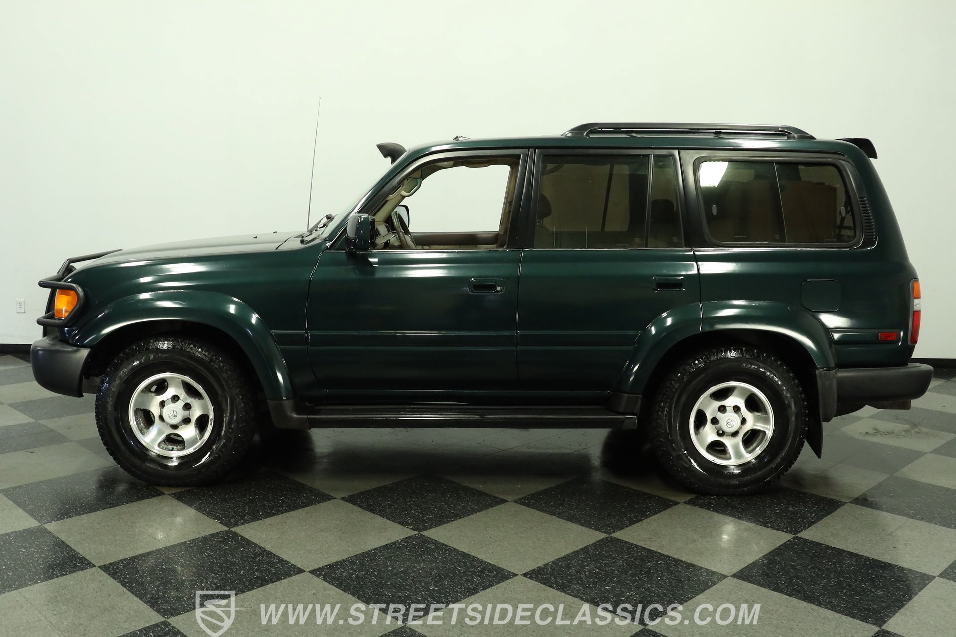 Used 1997 Toyota Land Cruiser w/ Collector's Edition Pkg AWD/4WD image 2