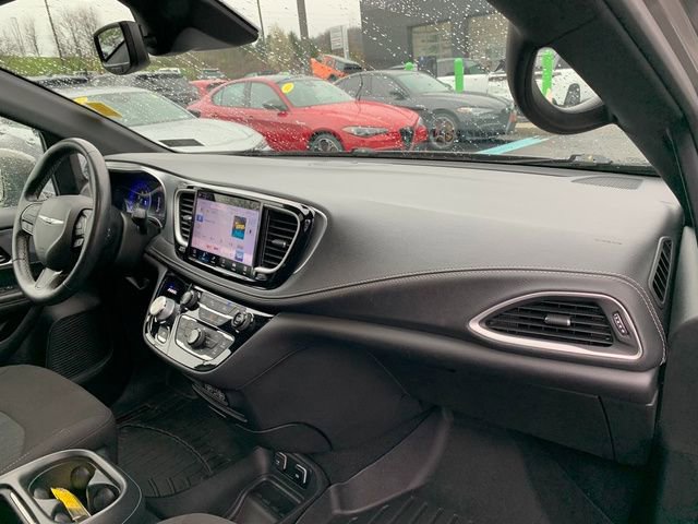 Used 2021 Chrysler Pacifica Touring w/ Cold Weather Group image 12