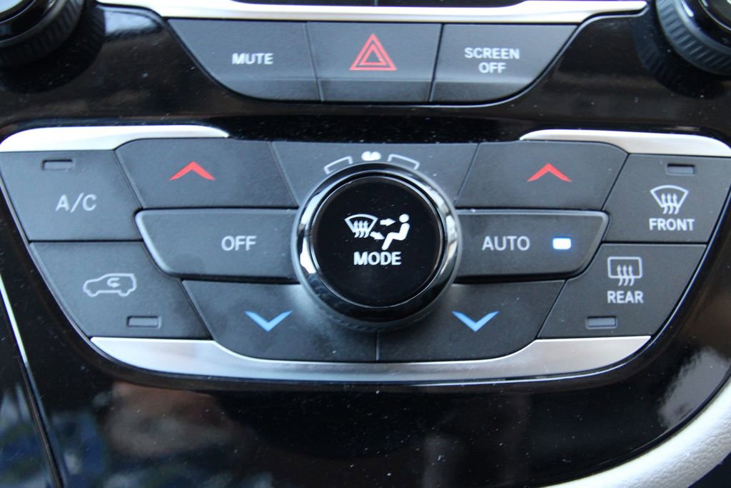 Used 2024 Chrysler Pacifica Touring-L FWD image 28