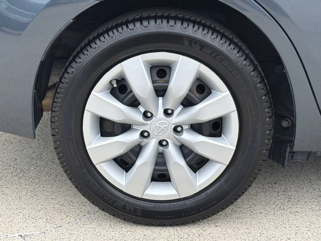 Used 2016 Toyota Corolla LE FWD image 8