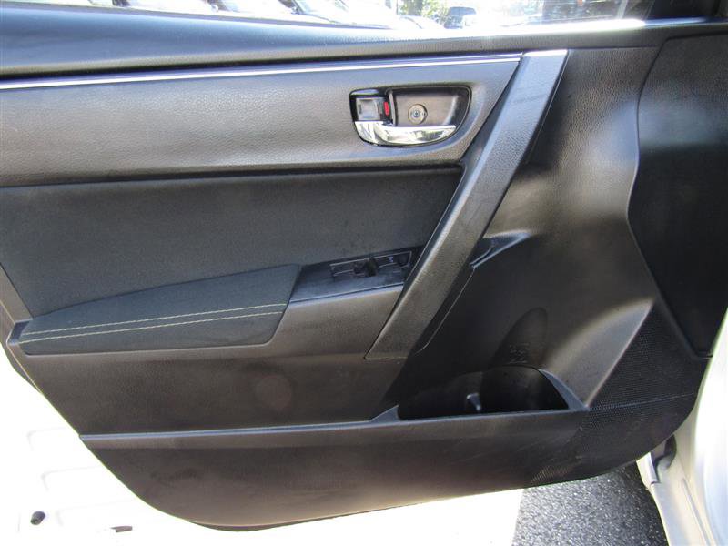 Used 2018 Toyota Corolla LE image 9