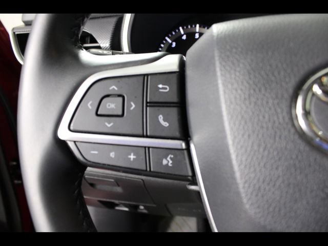 Used 2022 Toyota Highlander XSE FWD image 18