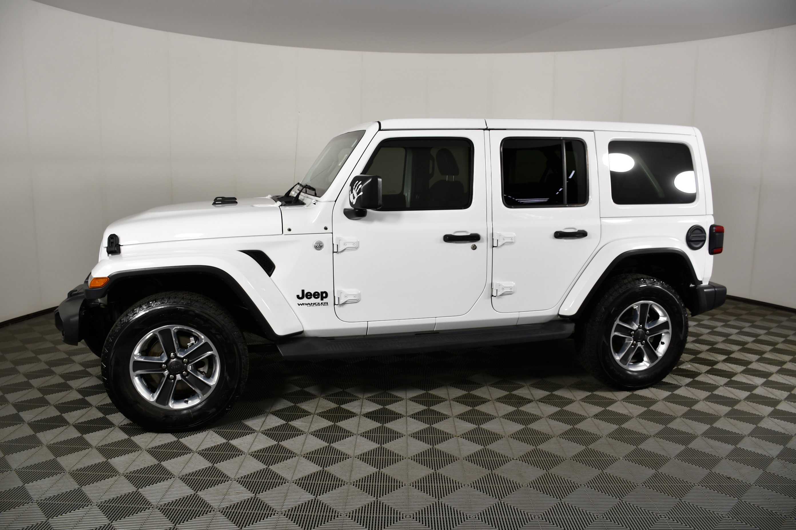 Used 2020 Jeep Wrangler Unlimited Sahara AWD/4WD image 9