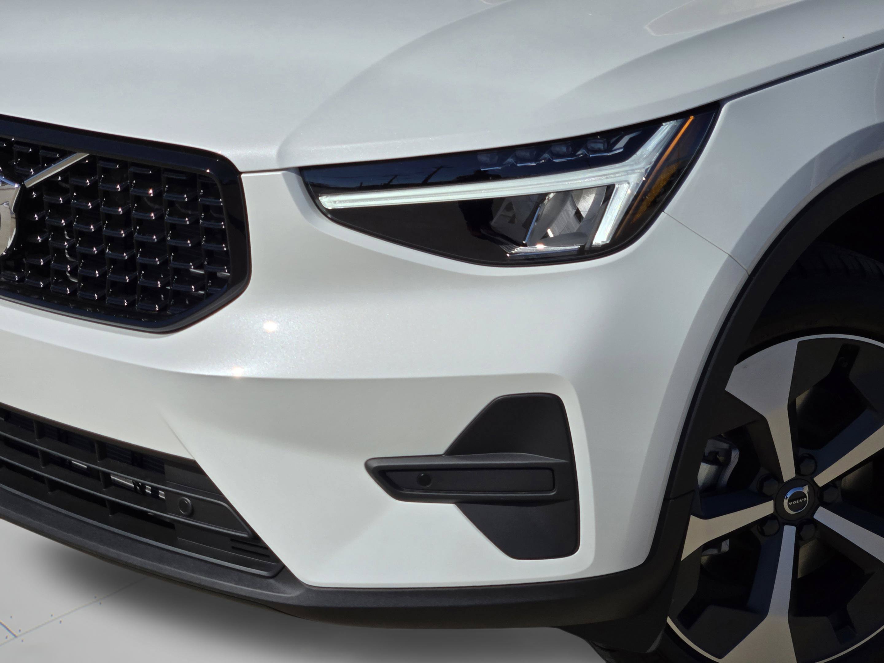 New 2026 Volvo XC40 B4 Core w/ Climate Package FWD image 33