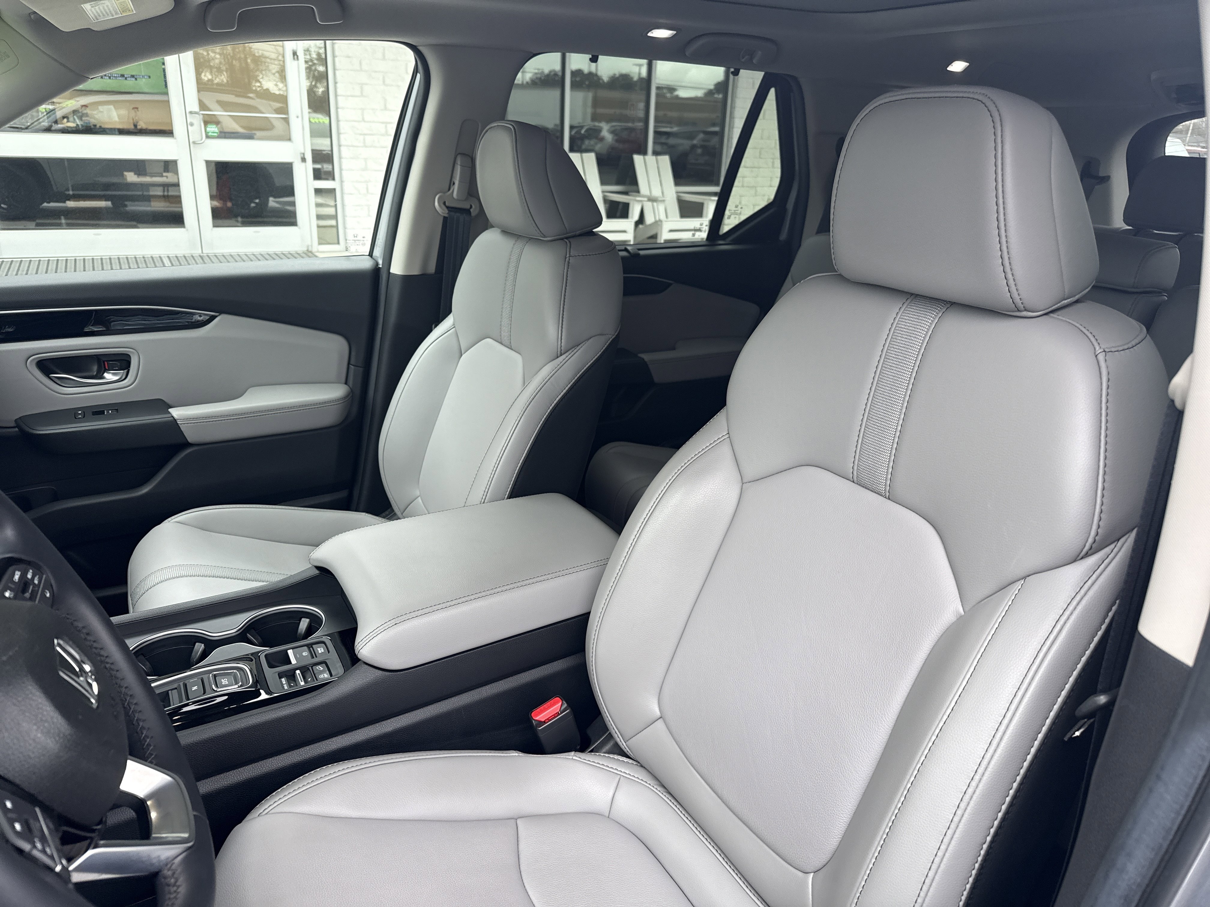 Used 2025 Honda Pilot Touring image 11