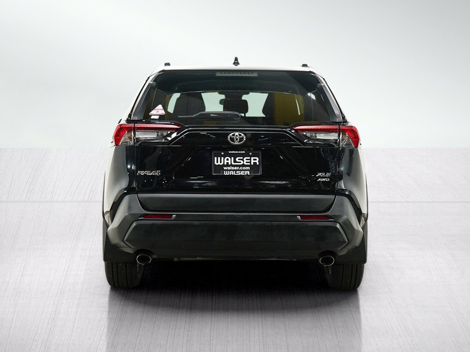 Used 2021 Toyota RAV4 XLE w/ Convenience Package AWD/4WD image 4