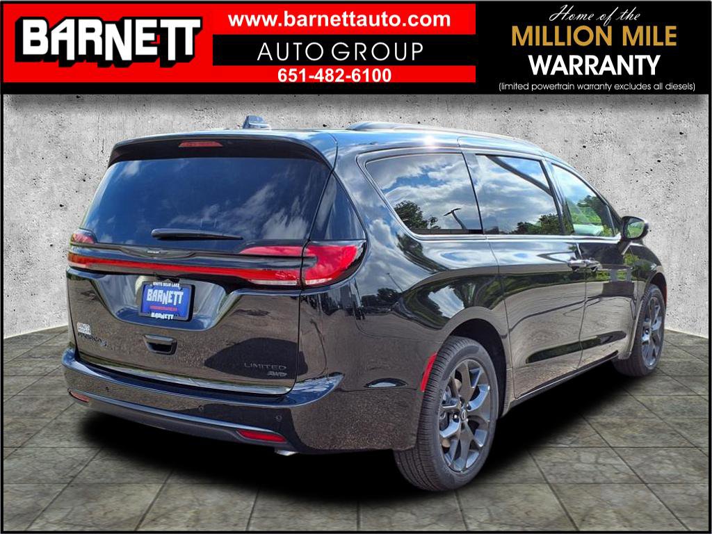 New 2026 Chrysler Pacifica Limited image 3