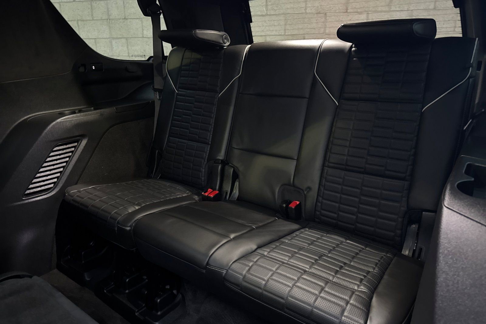 Certified 2024 Cadillac Escalade Premium Luxury Platinum w/ Heavy-Duty Trailer Package image 18