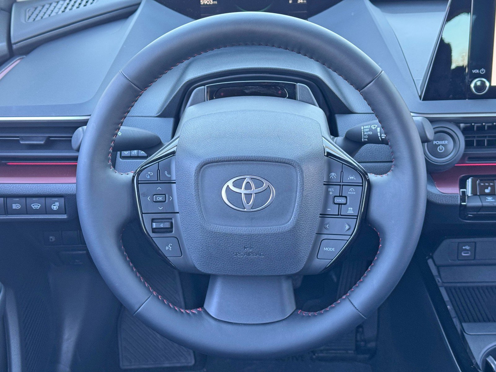 Used 2025 Toyota Prius Plug-In Hybrid XSE FWD image 18