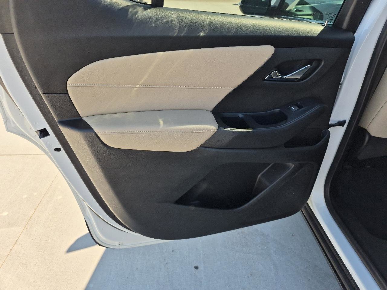 Used 2022 Chevrolet Traverse LS AWD/4WD image 11