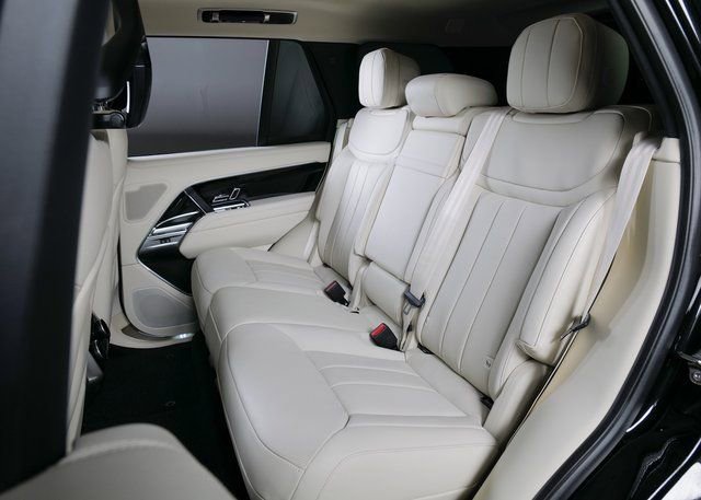 New 2026 Land Rover Range Rover SE image 5