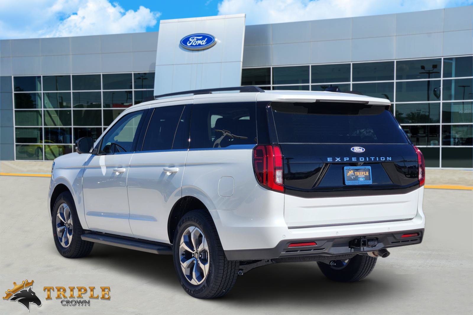 New 2027 Ford Expedition Active RWD image 4