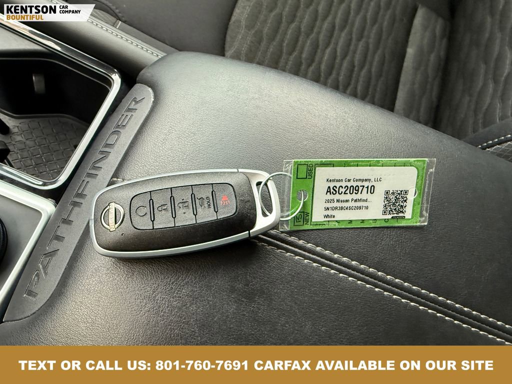 Used 2025 Nissan Pathfinder SV image 43