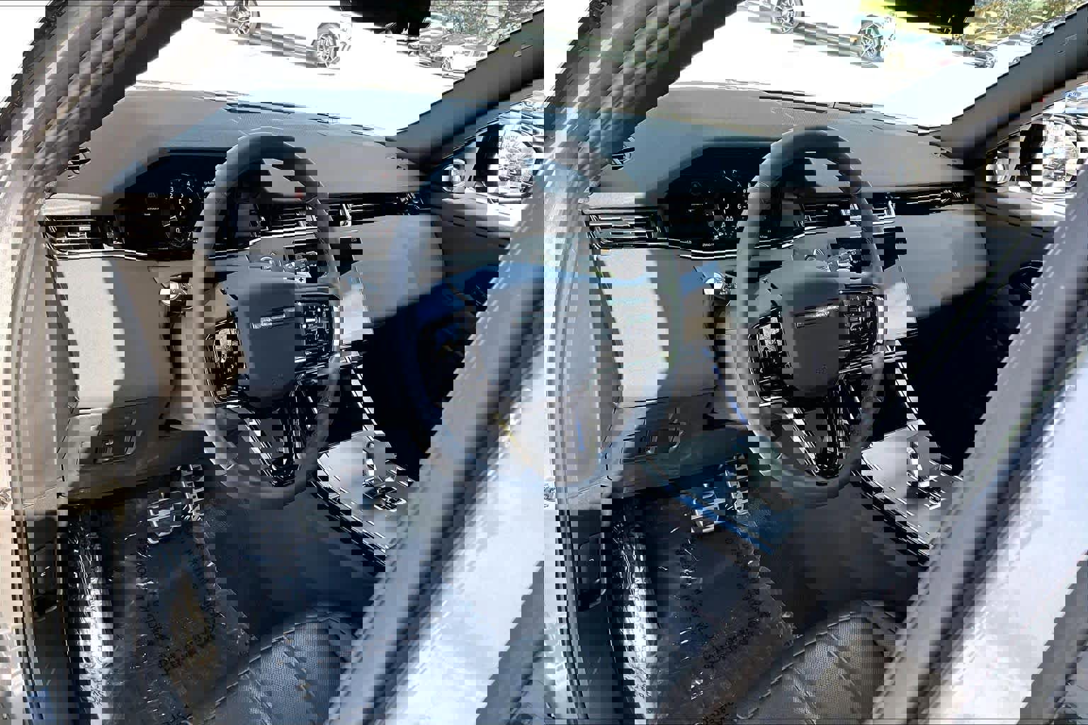 Used 2024 Land Rover Range Rover Evoque Dynamic SE image 33