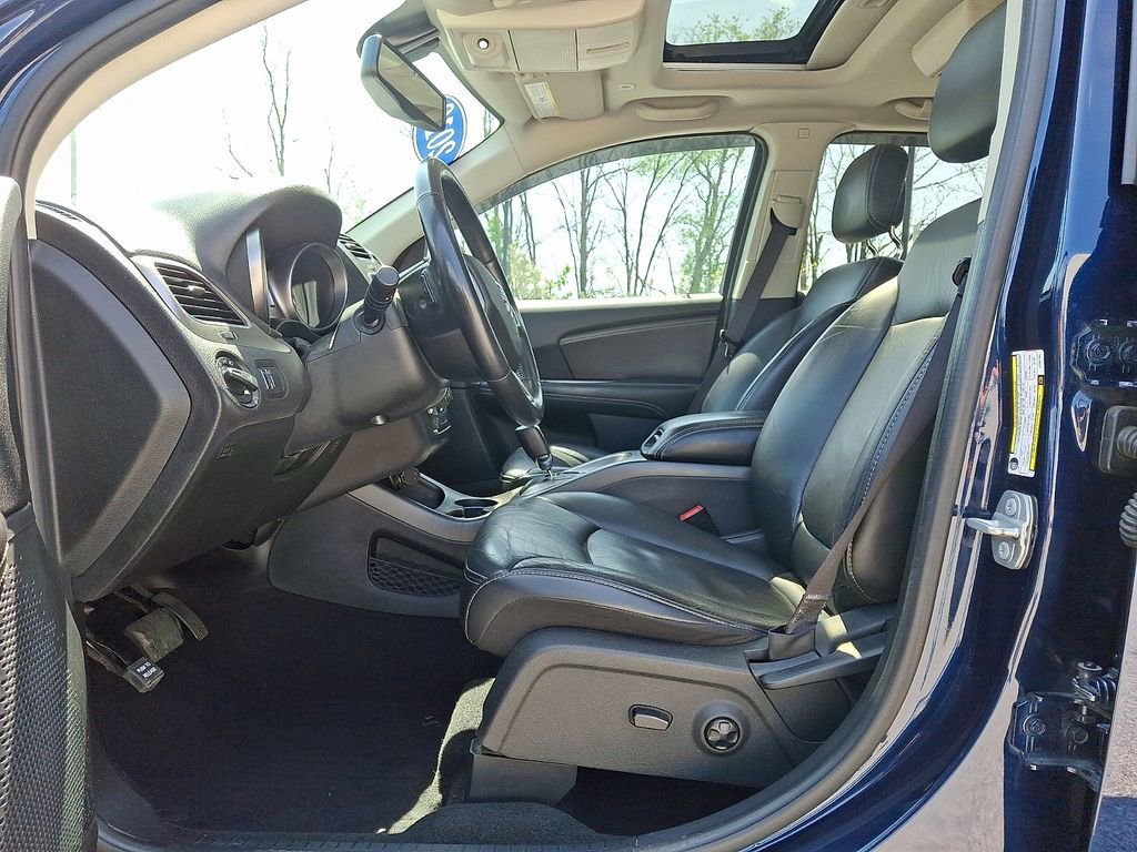 Used 2018 Dodge Journey Crossroad w/ Nav & Sun Group image 16